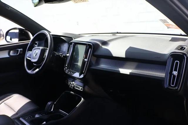 2019 Volvo XC40 T5 Momentum