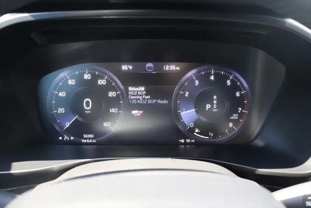 2019 Volvo XC40 T5 Momentum