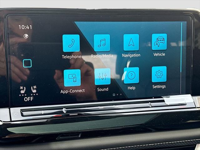 2026 Volkswagen Atlas SE with Technology