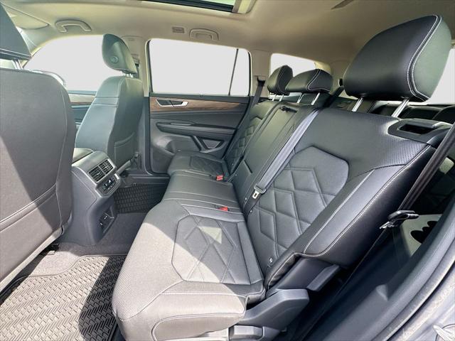 2026 Volkswagen Atlas SE with Technology