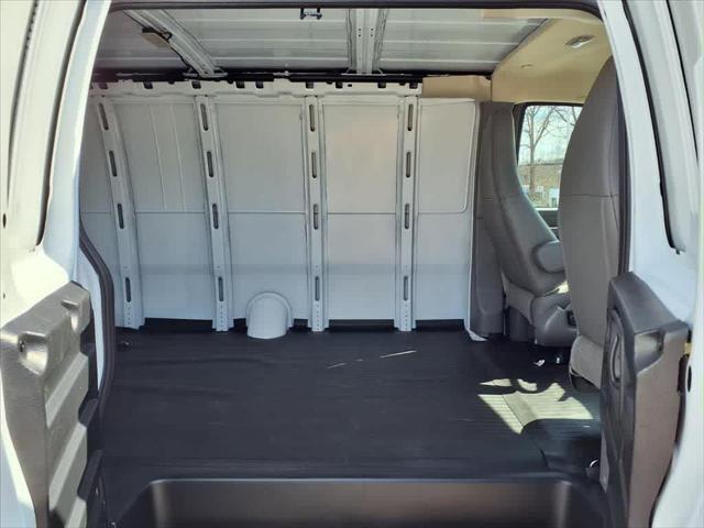 2026 Chevrolet Express Cargo Van 2500 Extended Wheelbase, WT, RWD