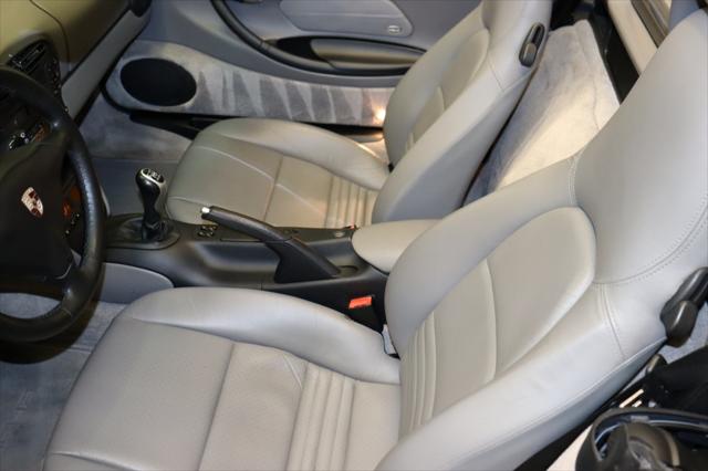2001 Porsche Boxster Cabriolet 2d
