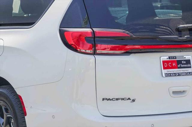 2022 Chrysler Pacifica Hybrid Touring L