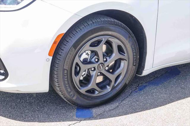 2022 Chrysler Pacifica Hybrid Touring L