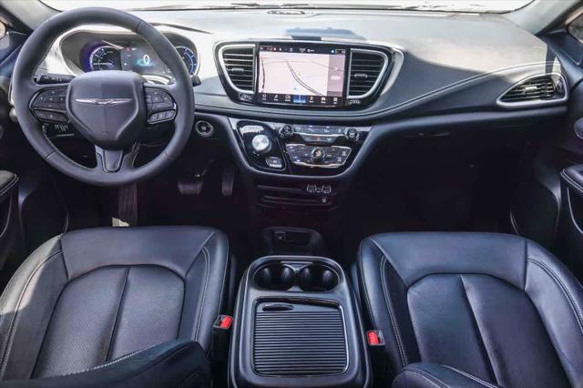 2022 Chrysler Pacifica Hybrid Touring L