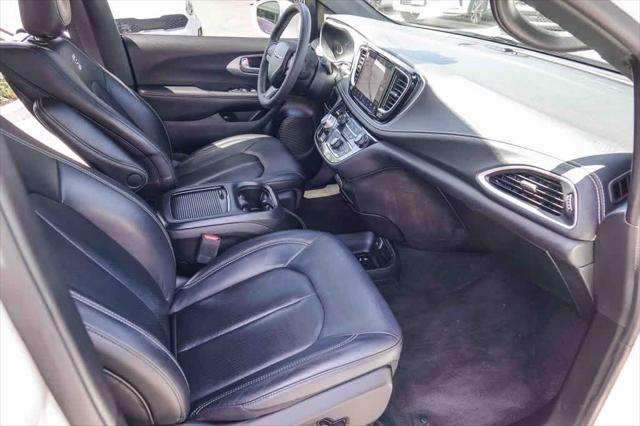 2022 Chrysler Pacifica Hybrid Touring L