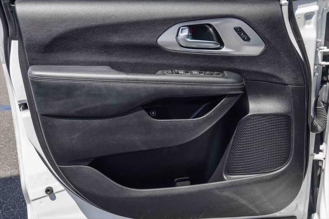 2022 Chrysler Pacifica Hybrid Touring L