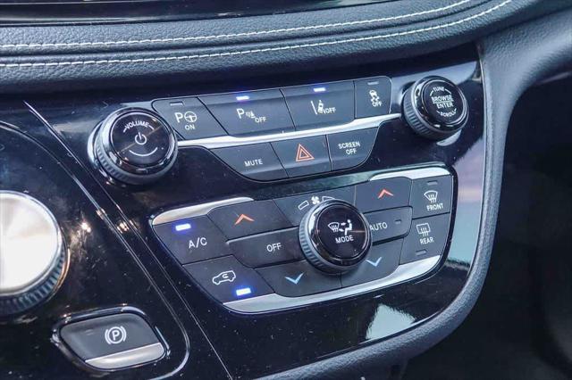 2022 Chrysler Pacifica Hybrid Touring L