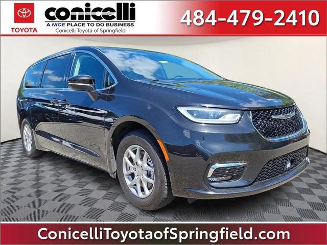 2023 Chrysler Pacifica Touring L for sale in Springfield, PA