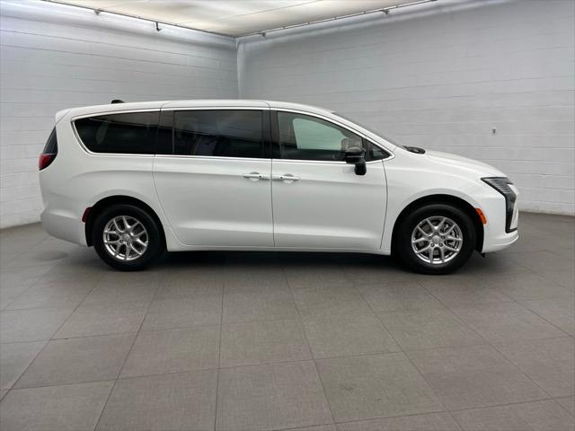 2027 Chrysler Pacifica PACIFICA SELECT