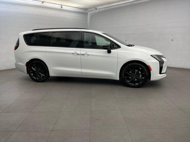 2027 Chrysler Pacifica PACIFICA LIMITED