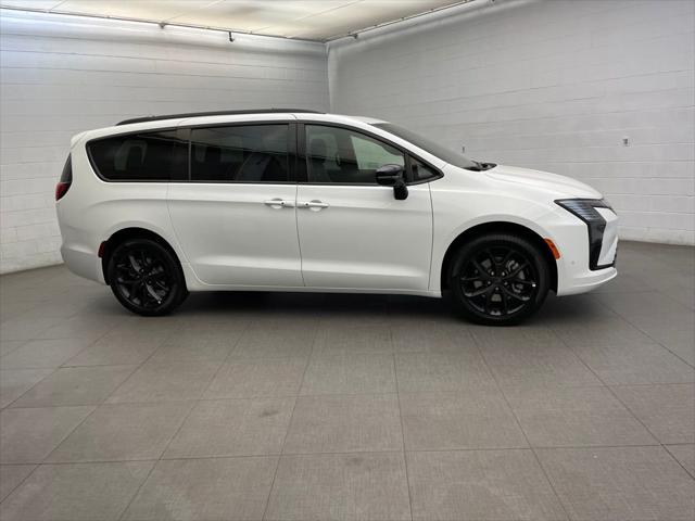 2027 Chrysler Pacifica PACIFICA LIMITED AWD 2027 Chrysler Pacifica PACIFICA LIMITED AWD