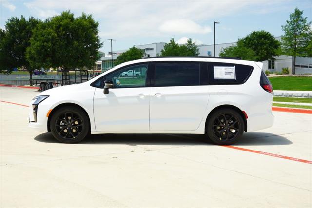 2027 Chrysler Pacifica PACIFICA LIMITED