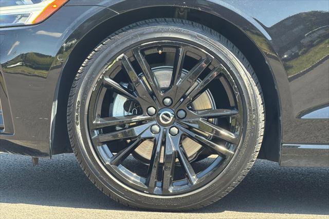 2024 Volvo S60 B5 Plus Black Edition