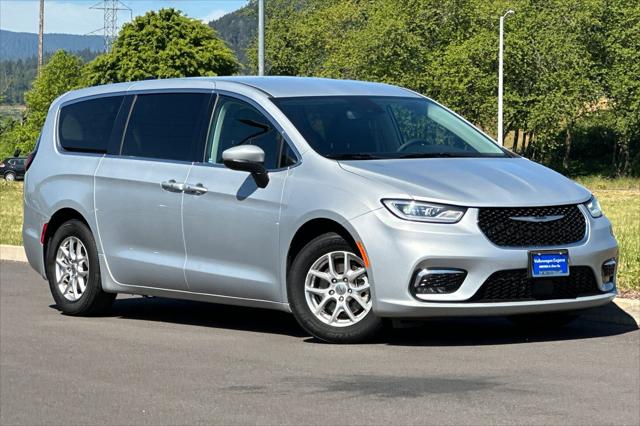 2023 Chrysler Pacifica Touring L for sale in Eugene, OR