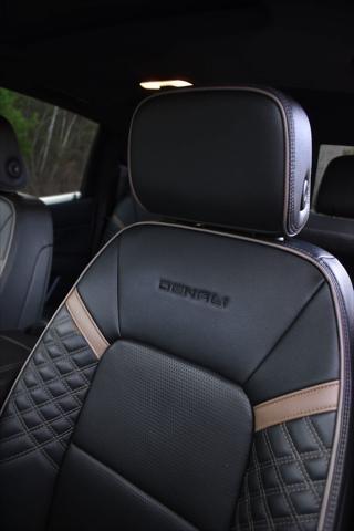 2023 GMC Canyon 4WD Crew Cab Short Box Denali