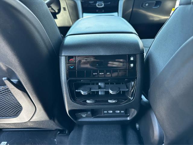 2026 Jeep Grand Cherokee L Altitude 4x4