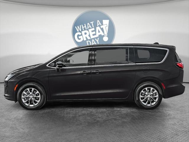 2027 Chrysler Pacifica PACIFICA SELECT AWD