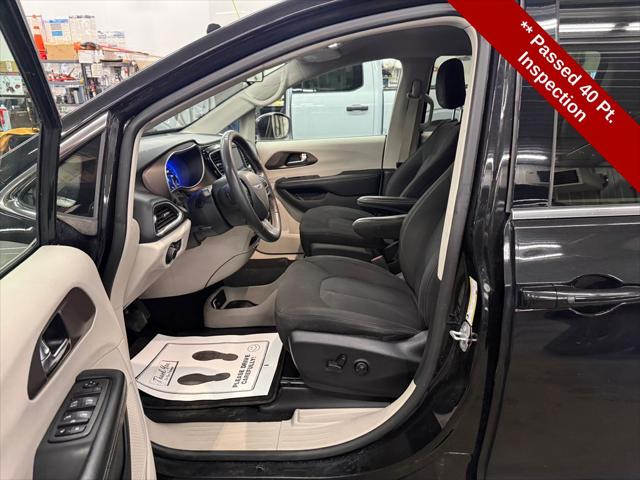 2022 Chrysler Voyager LX