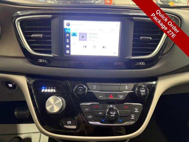 2022 Chrysler Voyager LX
