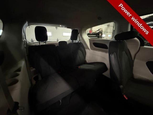 2022 Chrysler Voyager LX
