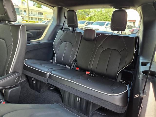 2027 Chrysler Pacifica Limited