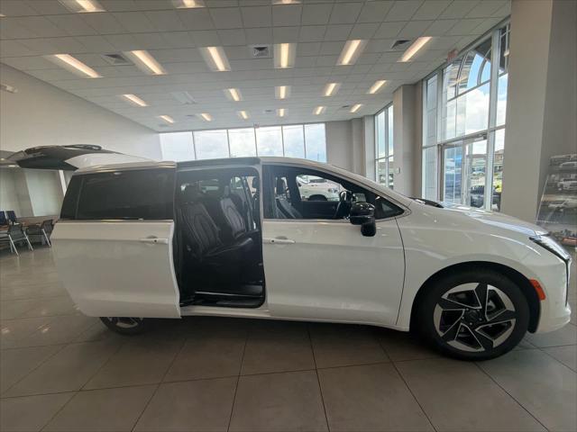 2027 Chrysler Pacifica Limited