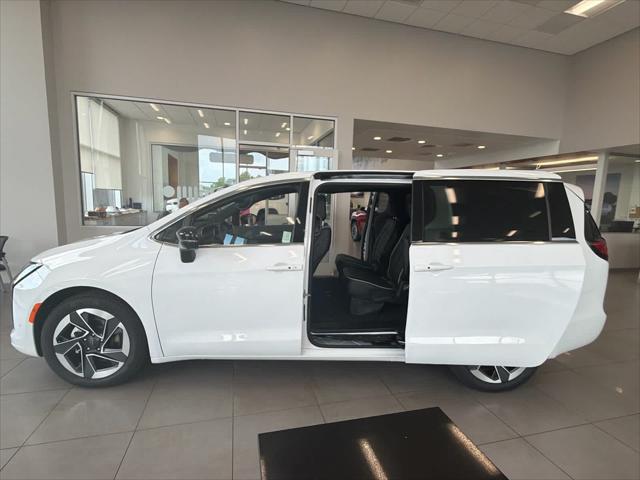 2027 Chrysler Pacifica Limited
