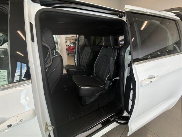 2027 Chrysler Pacifica Limited