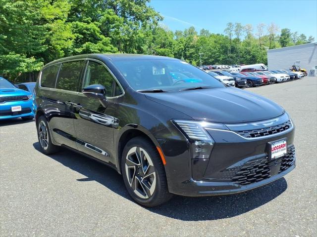 2027 Chrysler Pacifica Limited for sale in Green Brook, NJ