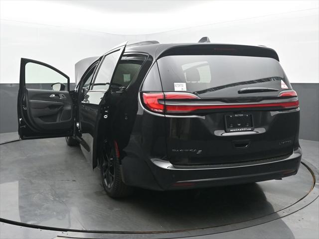 2027 Chrysler Pacifica Limited