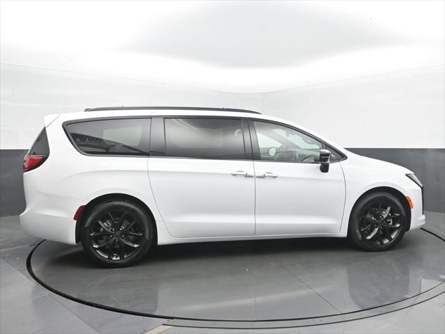 2027 Chrysler Pacifica Limited