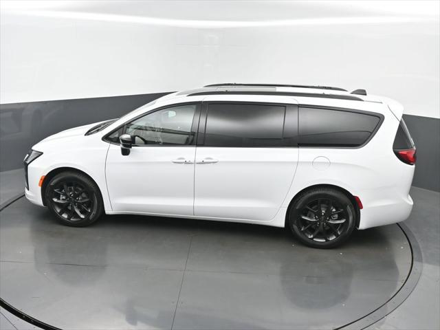 2027 Chrysler Pacifica Limited