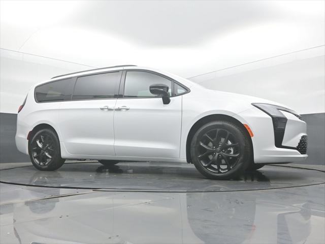 2027 Chrysler Pacifica Limited