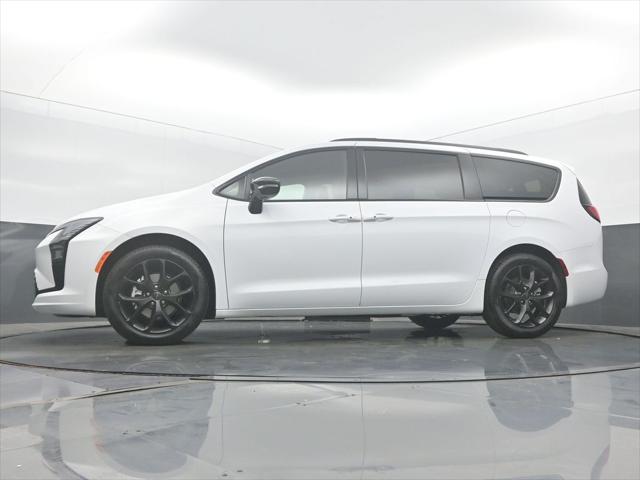 2027 Chrysler Pacifica Limited