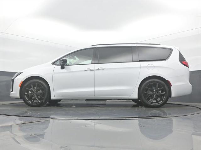2027 Chrysler Pacifica Limited