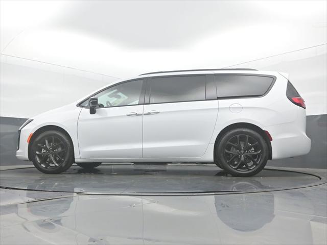 2027 Chrysler Pacifica Limited