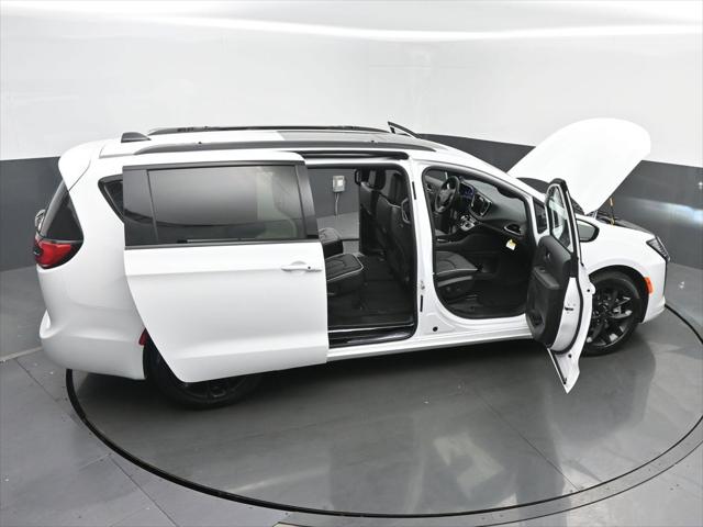 2027 Chrysler Pacifica Limited