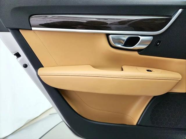 2017 Volvo S90 T6 Momentum