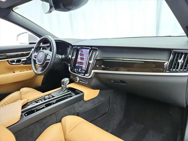 2017 Volvo S90 T6 Momentum