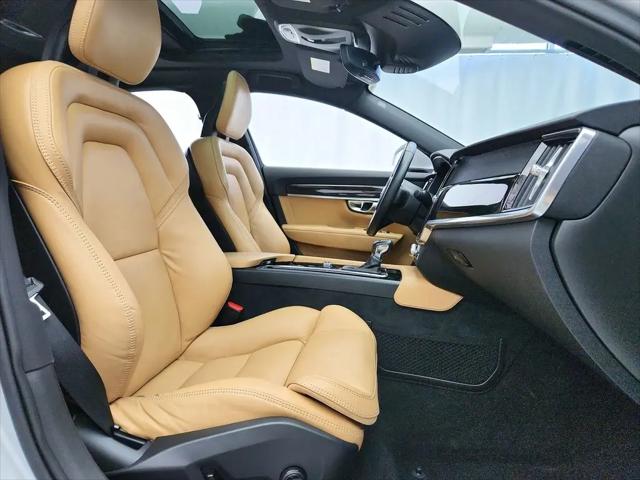 2017 Volvo S90 T6 Momentum