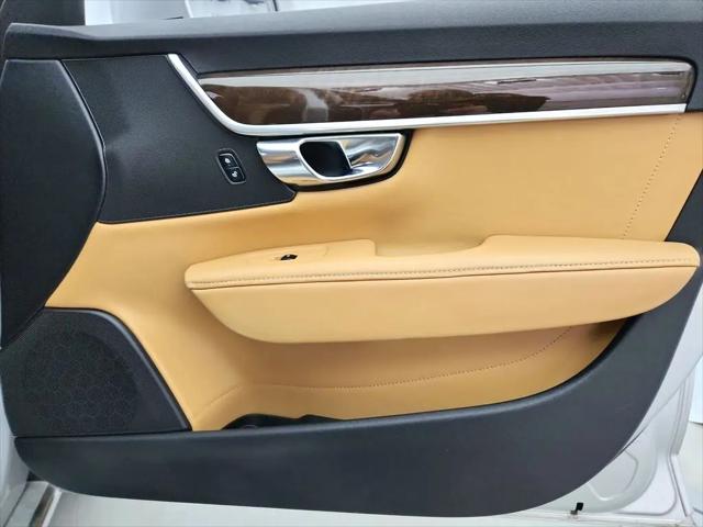 2017 Volvo S90 T6 Momentum
