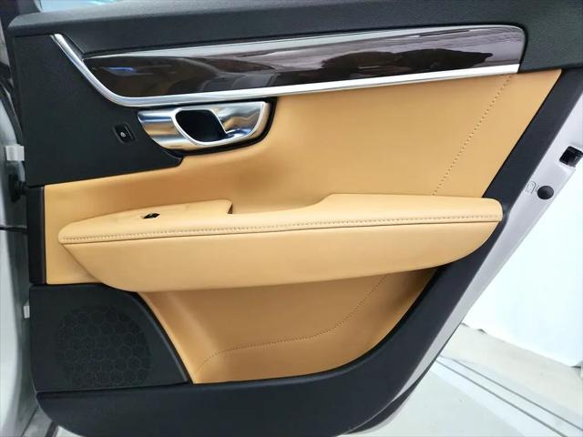 2017 Volvo S90 T6 Momentum
