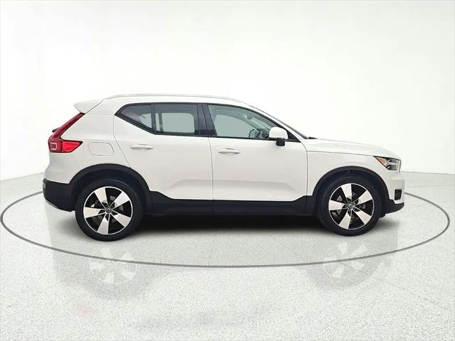 2020 Volvo XC40 T5 Momentum