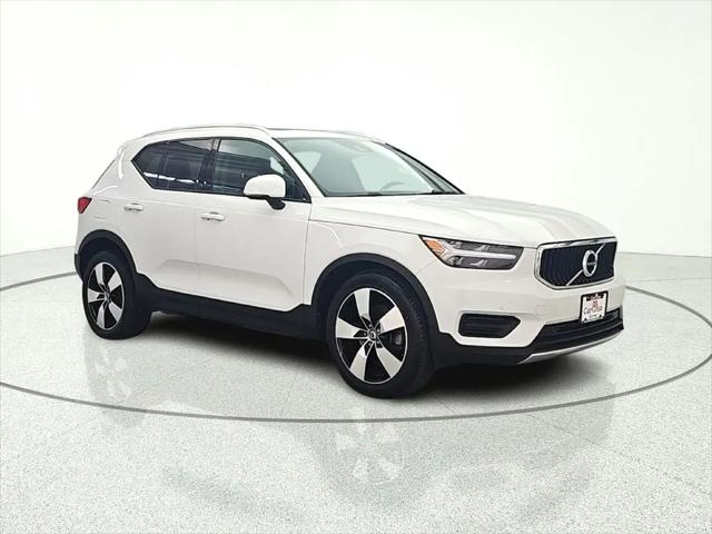 2020 Volvo XC40 T5 Momentum