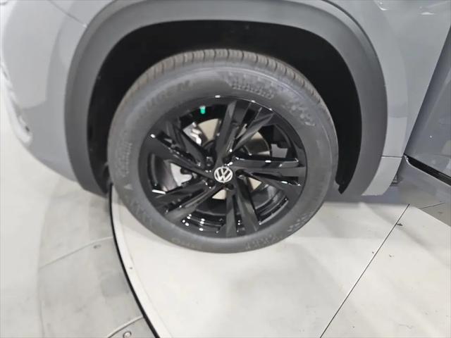 2026 Volkswagen Atlas Cross Sport SEL R-Line Black