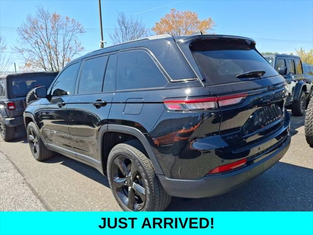 2023 Jeep Grand Cherokee Altitude 4x4 2023 Jeep Grand Cherokee Altitude 4x4