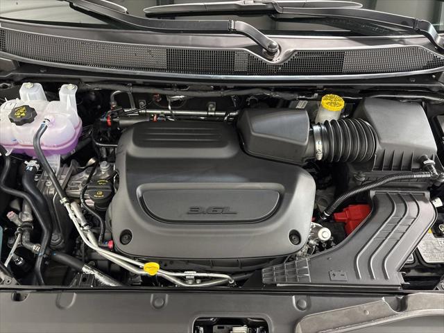2027 Chrysler Pacifica Select