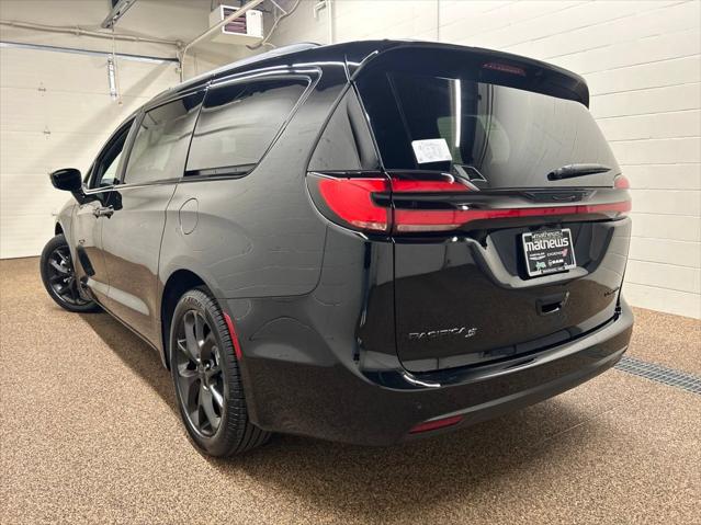 2027 Chrysler Pacifica Limited