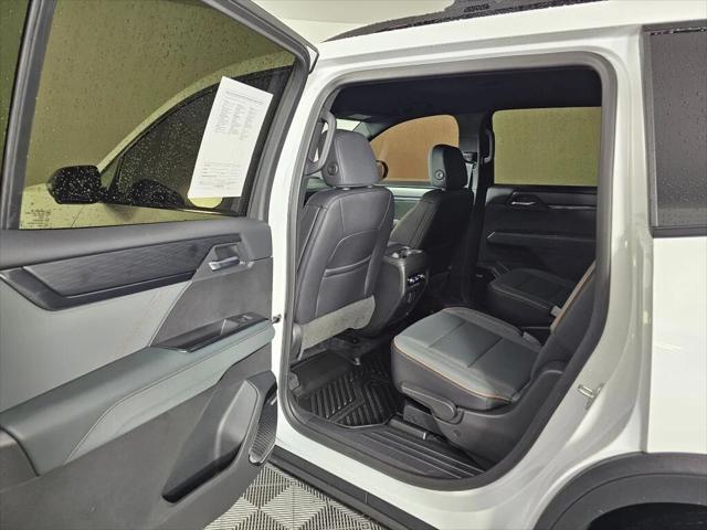 2025 GMC Acadia AWD AT4